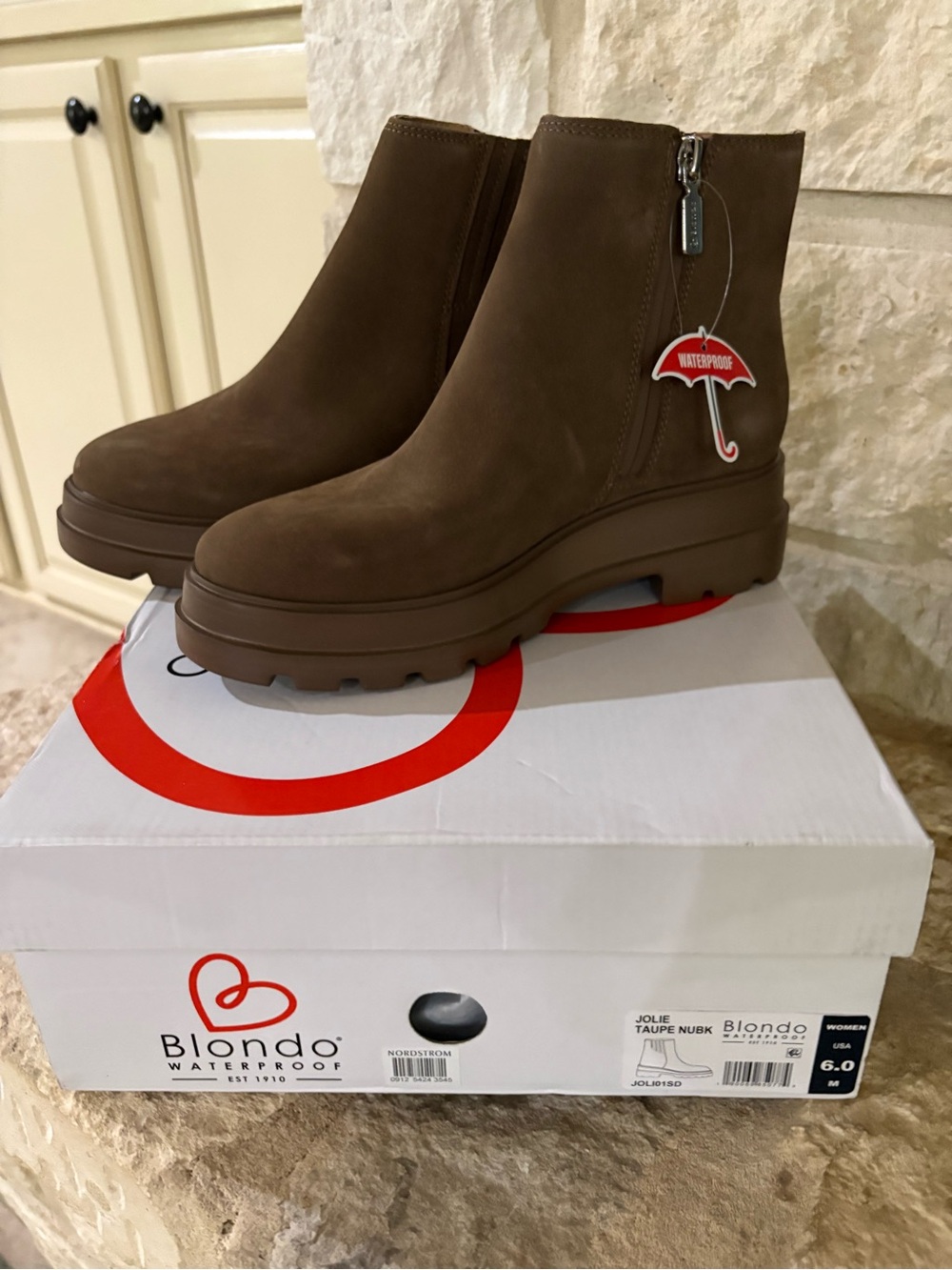 Blondo Jolie Waterproof Bootie Size 6 in Taupe Nubuck Leather New in Box